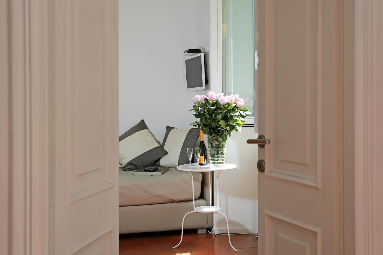Domus Croce Bed & Breakfast Rome Bagian luar foto